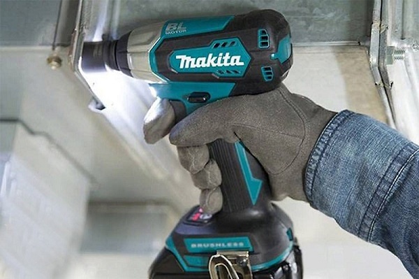 Makita DTW181RFE  làm việc với lực siết đạt 180N.m