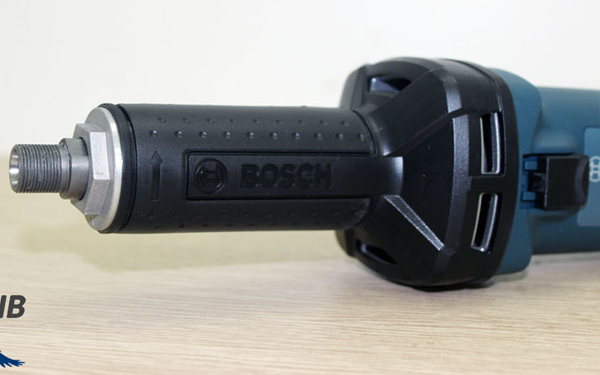Logo Bosch xuất hiện chìm trên máy mài GGS 5000 L