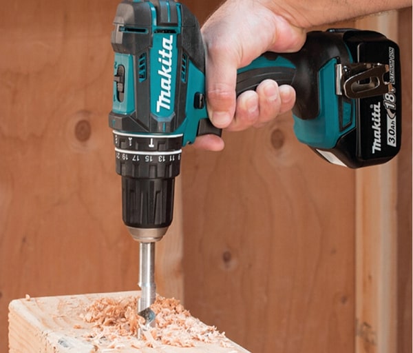 Makita DHP482RFE dùng cho nhiều công việc chuyên nghiệp