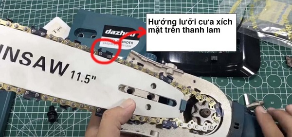 Lắp xích theo đúng chiều