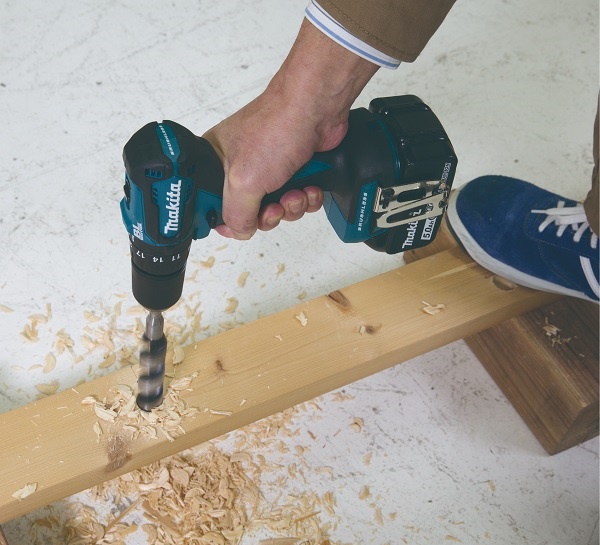 Makita DHP483RFE khoan mạnh mẽ