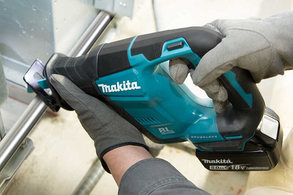 Máy cưa kiếm dùng pin Makita DJR188Z