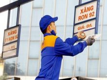 Giá xăng tăng 1000 đồng - Tình trạng khan hiếm xăng dầu tiếp diễn