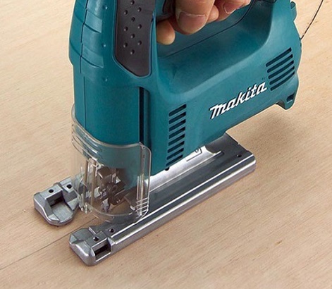 Mua máy cưa lọng Makita 4326 có tốt không?