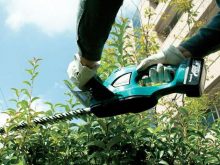 Mua máy tỉa hàng rào Makita DUH523RTX1 có tốt không?