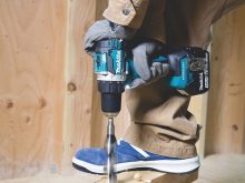 Review máy khoan pin Makita DDF484RTE khoan đa năng