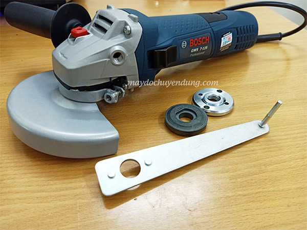 Máy mài Bosch GWS 7125 hoạt động nhờ mô tơ chổi than mạnh mẽ