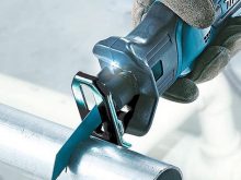 Có nên mua máy cưa kiếm Makita DJR183Z không?