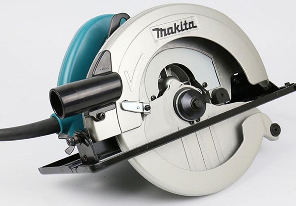 Makita 5806B sở hữu chất liệu cứng cáp, chống mài mòn