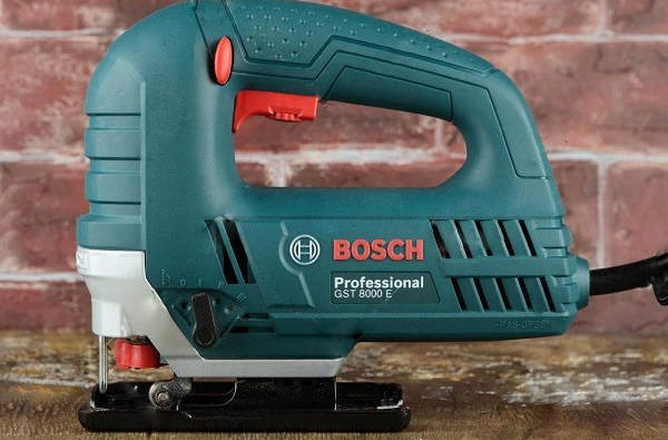 GST 8000E Bosch thiết kế gọn nhẹ nhưng vẫn đầy mạnh mẽ