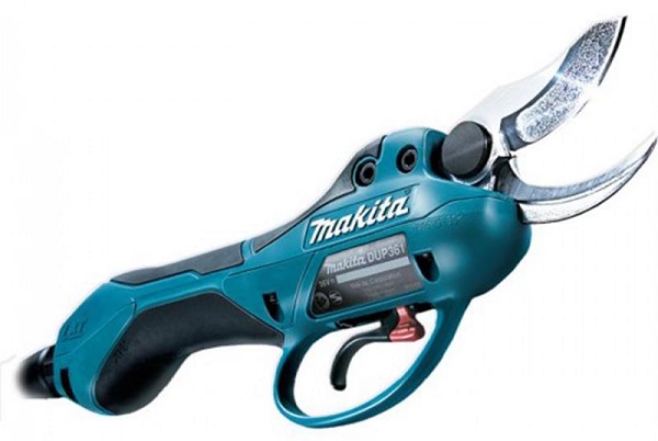 Thiết kế kéo cắt cành dùng pin Makita DUP361RM2 nhỏ gọn, tiết kiệm công sức