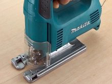 Mua máy cưa lọng Makita 4326 có tốt không?
