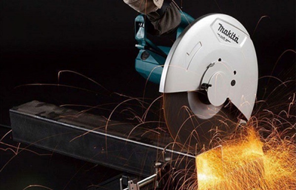 Makita M2403B cắt sắt trơn tru. nhanh với đường cắt đẹp