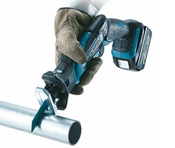 Makita DJR185Z cắt ống thép mỏng nhanh, đường cắt đẹp