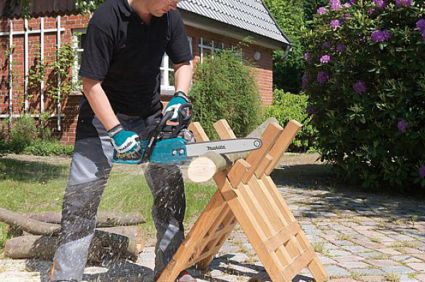Makita EA3503S40B cưa gỗ với công suất lớn