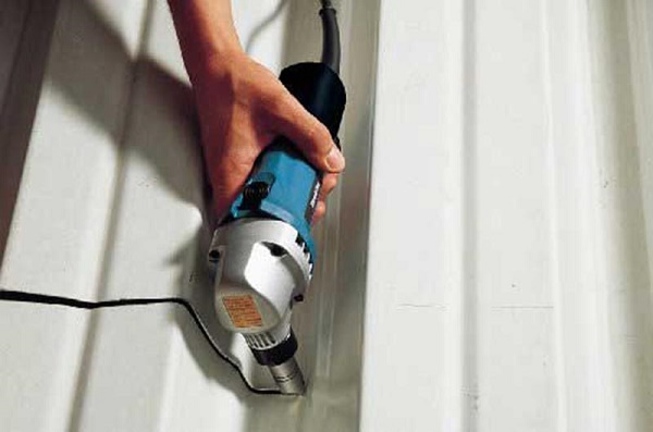 Máy cắt tôn Makita JN1601
