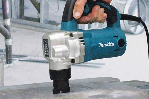 Máy cắt Makita JN3201