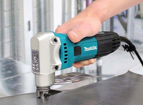 Máy cắt kim loại Makita JS1602