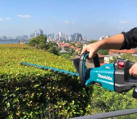 Đánh giá máy cắt tỉa hàng rào Makita DUH602RT pin 18V