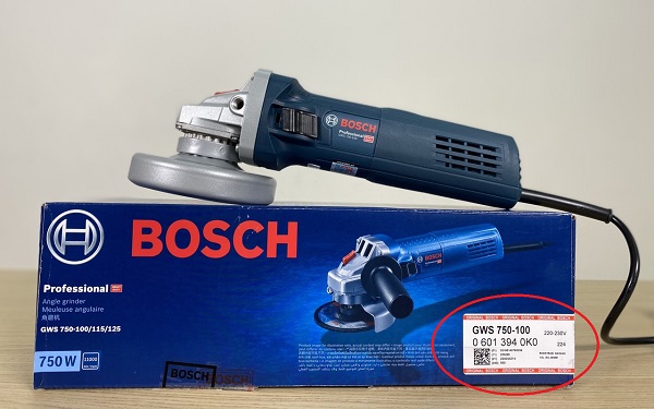 Hộp đựng của máy mài chính hãng Bosch có dán tem mã hàng