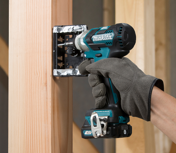 Máy vặn vít Makita TD111DZ làm việc mạn mẽ