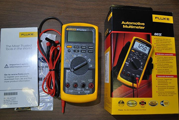 Fluke 88V thiết kế đơn giản, nhỏ gọn