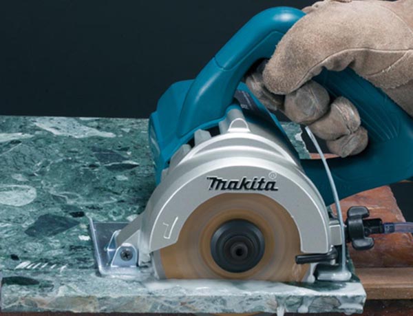 Makita 4100NB tạo đường cắt đẹp trên gạch