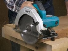 Mua máy cưa đĩa Makita M5801B có tốt không?