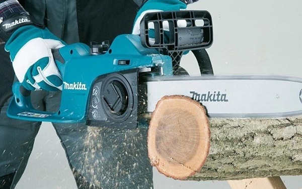 Máy cưa xích Makita UC4041A cưa gỗ chính xác hiệu quả