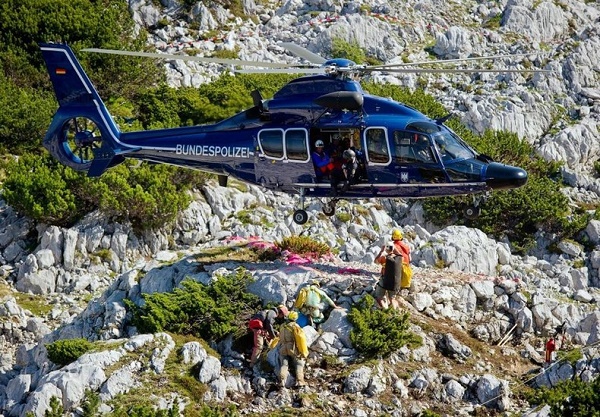 Giải cứu du khách bị ngã xuống hang sâu ở Untersberg