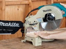 Giá máy cắt nhôm Makita LS1040 hợp lý