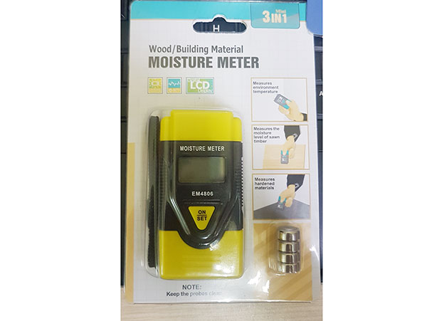 EM4806 còn đo được nhiệt độ ngoài trời