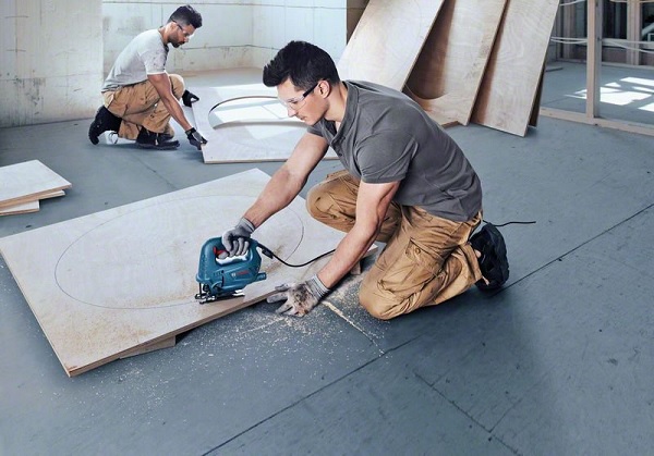 Khả năng cưa cắt của Bosch GST 700 tốt