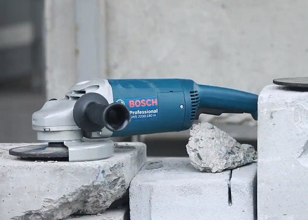 Khả năng làm việc của máy mài góc dùng điện mạnh mẽ hơn