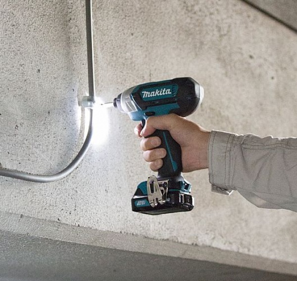 Máy vặn vít dùng pin Makita TD110DSYE