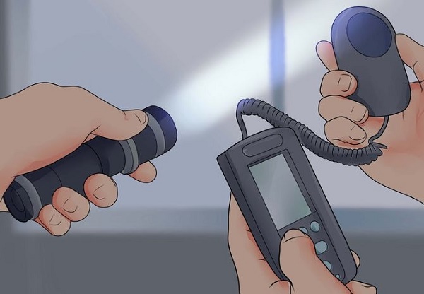 Thực hiện đúng cách sử dụng máy đo cường độ ánh sáng