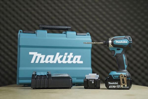 Máy vặn vít dùng pin Makita DTD153RFE