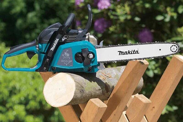 Cách dừng máy cưa xích