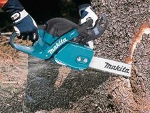 Cách sử dụng máy cưa xích cầm tay