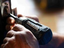 máy khoan bắt vít makita