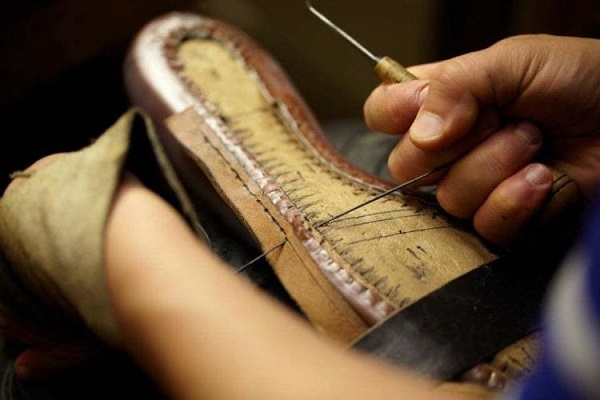 Các công đoạn sản xuất giày da