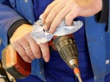 Cách bảo dưỡng máy khoan cầm tay