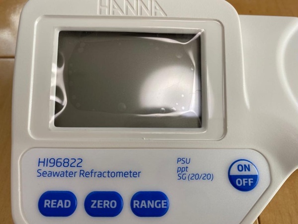 Các nút bấm trên khúc xạ kế Hanna HI96822