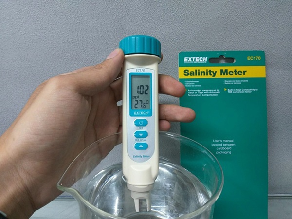 Máy đo độ mặn nước sông Extech EC170