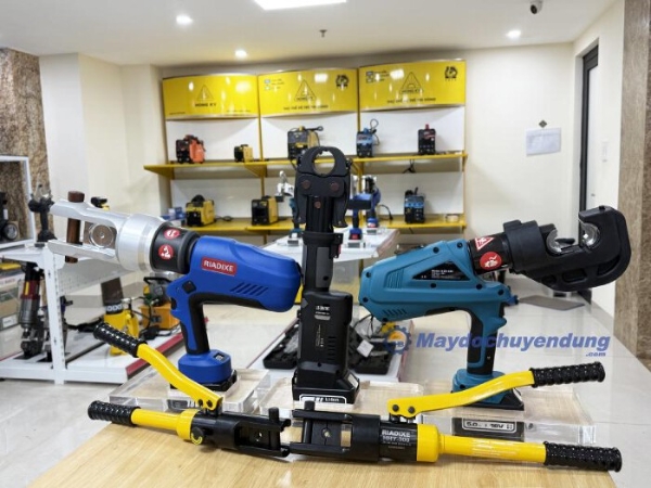 Các sản phẩm kìm bấm cos thủy lực dùng pin hoặc dùng tay.(Ảnh: maydochuyendung.com).