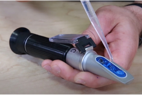 Atago Master S28M có khả năng đo độ mặn chính xác 