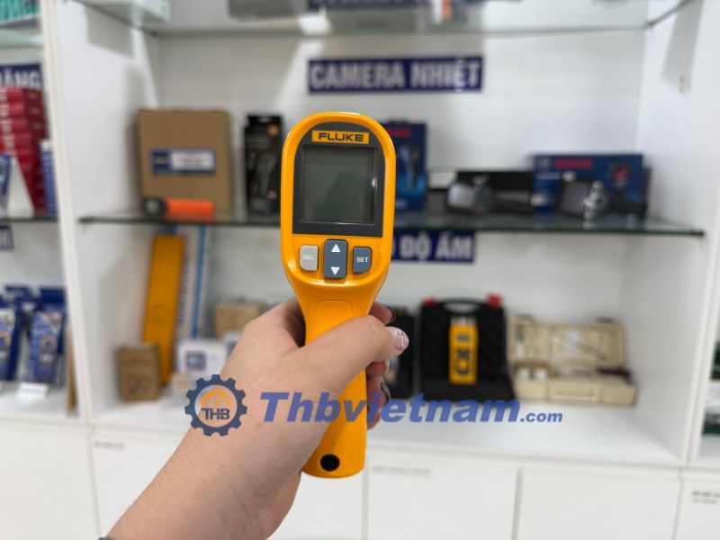 Fluke 59 Max kế nhỏ gọn, dễ cầm nắm