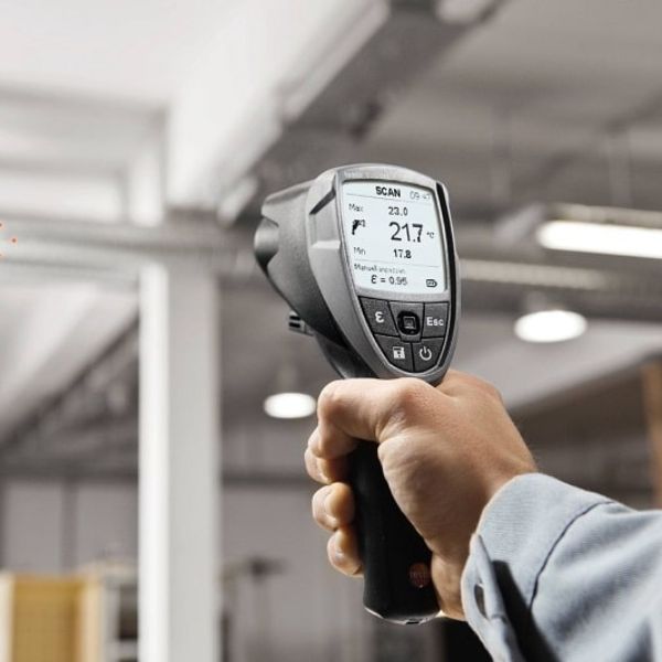 Testo 835-T1 có laser 4 điểm giúp định vị vùng đo chính xác