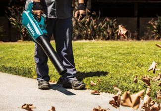 May thổi bụi Makita 18V