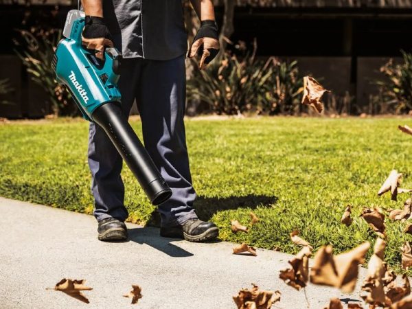 May thổi bụi Makita 18V
